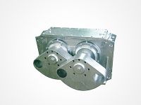 座式自衕步稀油激振器